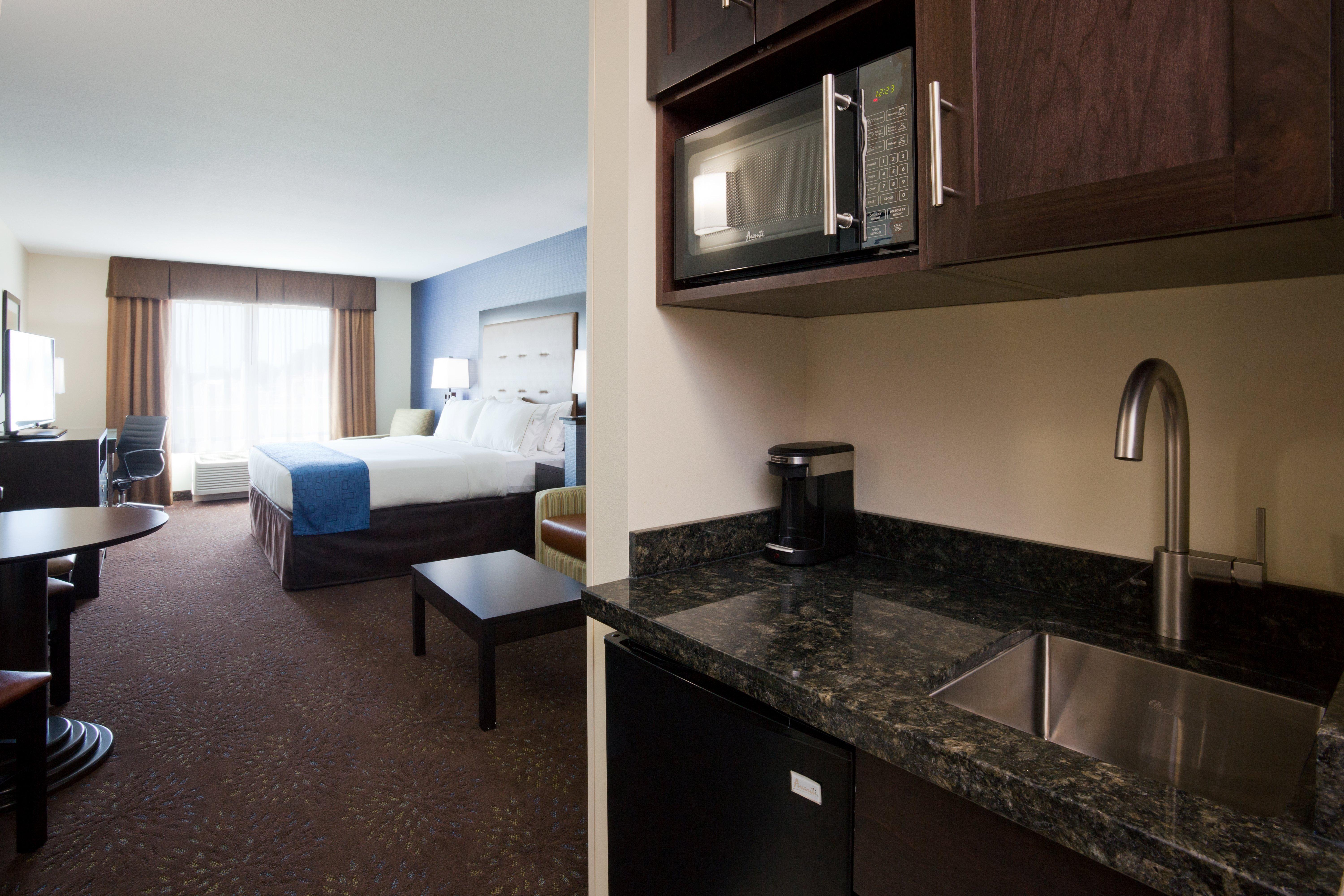 Holiday Inn Express & Suites Fort Dodge By Ihg Exterior photo