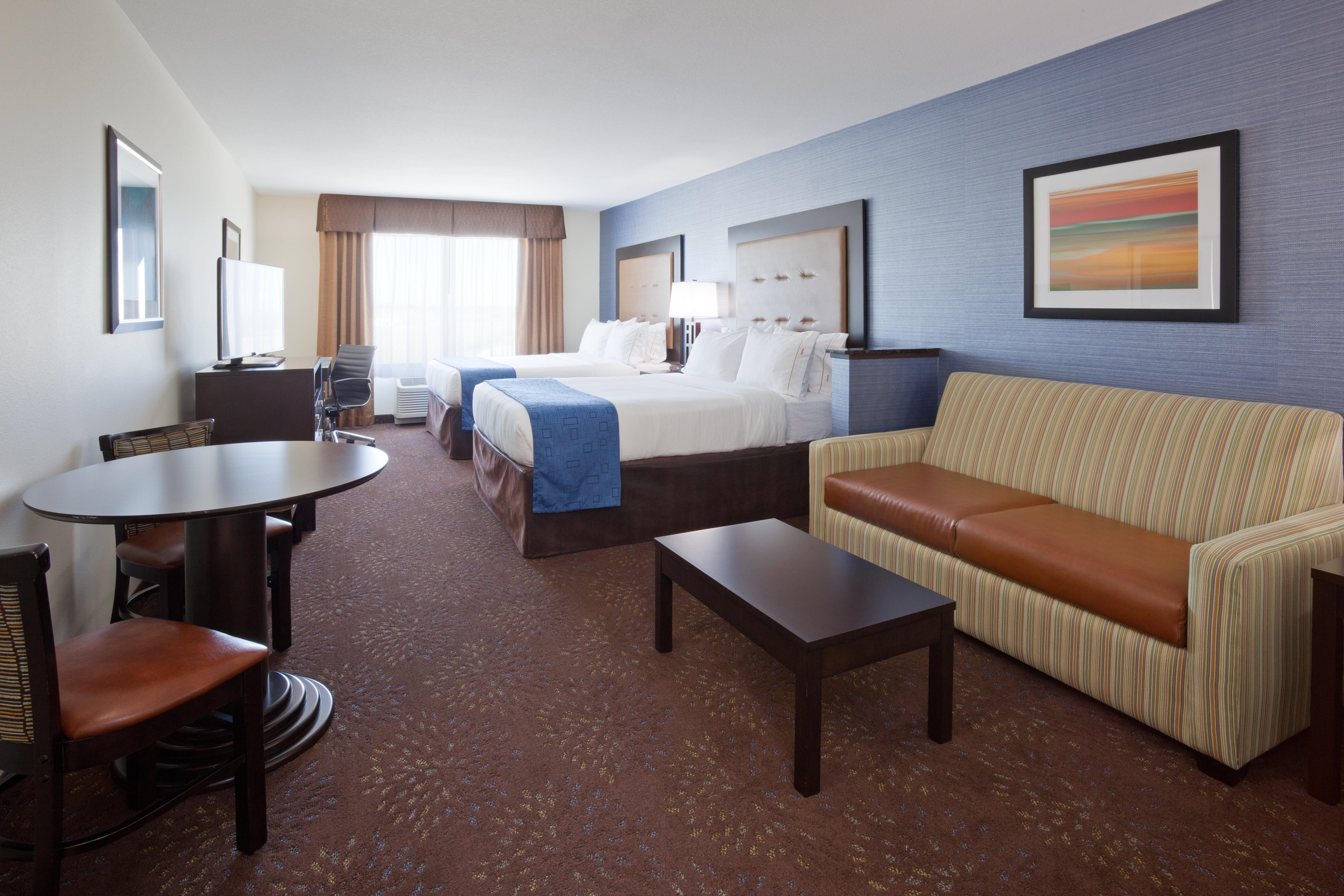 Holiday Inn Express & Suites Fort Dodge By Ihg Exterior photo