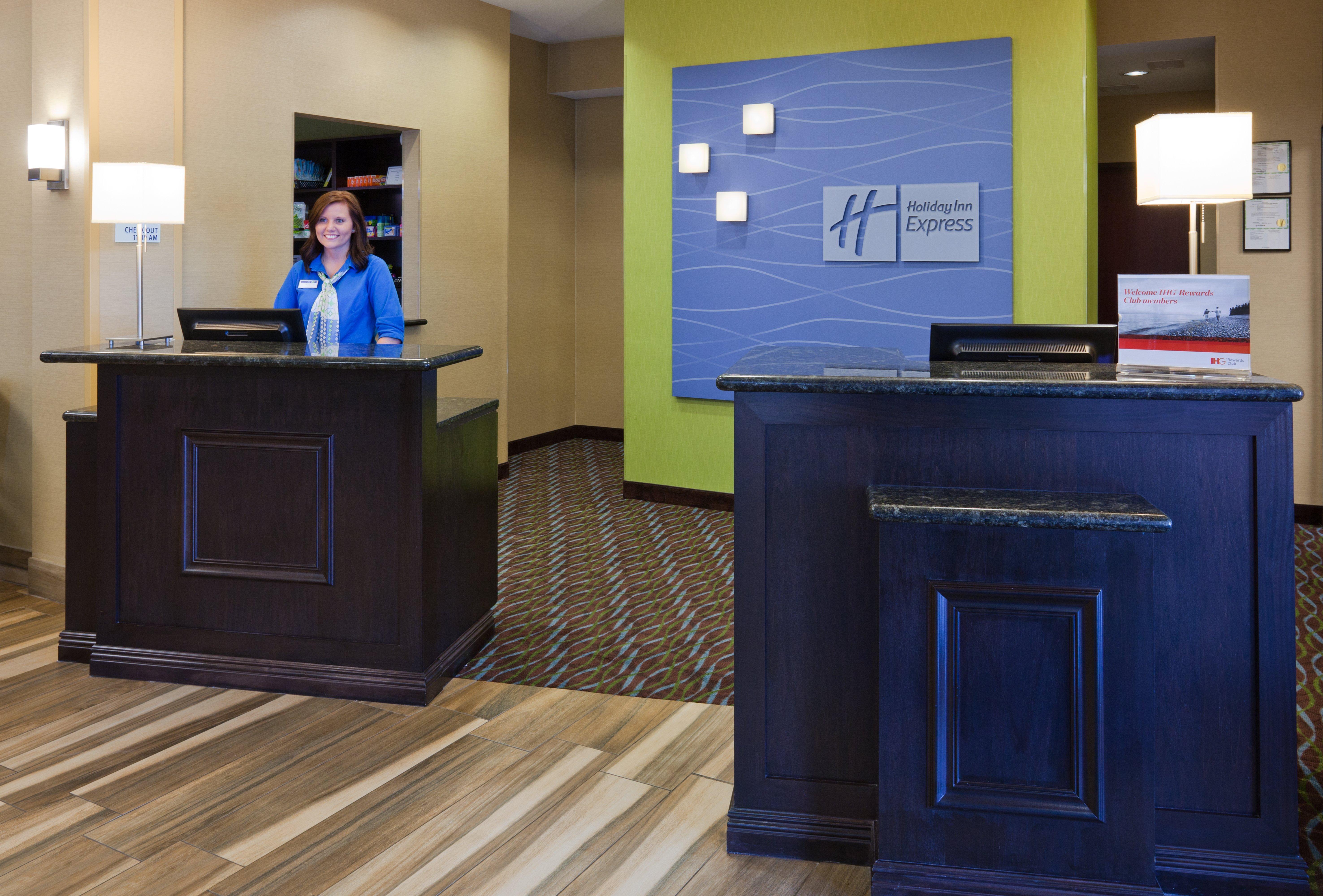 Holiday Inn Express & Suites Fort Dodge By Ihg Exterior photo