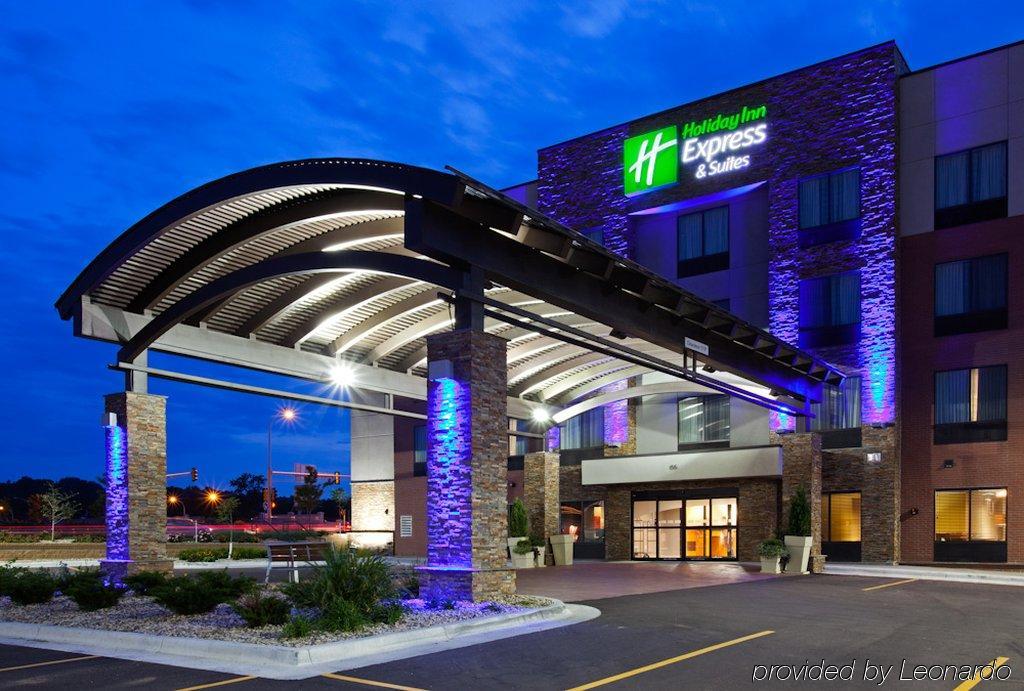Holiday Inn Express & Suites Fort Dodge By Ihg Exterior photo