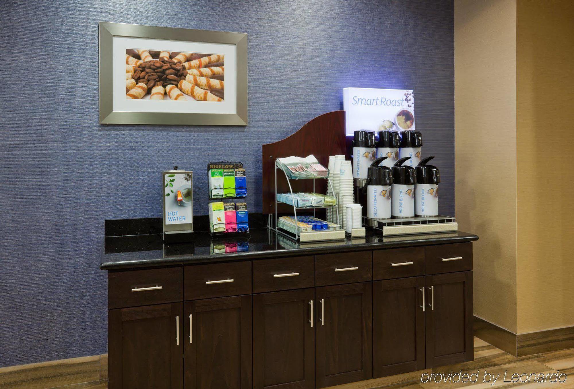 Holiday Inn Express & Suites Fort Dodge By Ihg Exterior photo