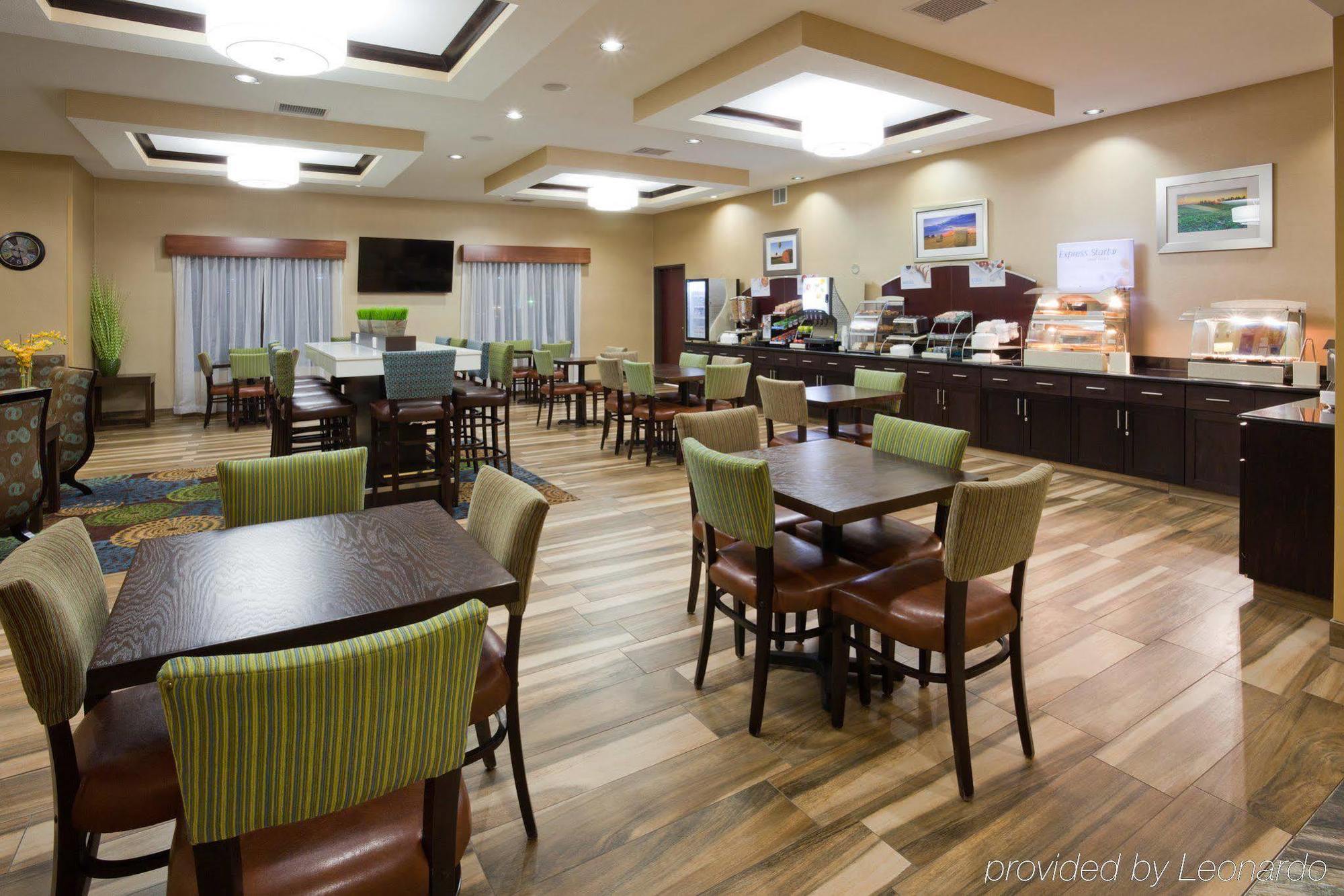 Holiday Inn Express & Suites Fort Dodge By Ihg Exterior photo