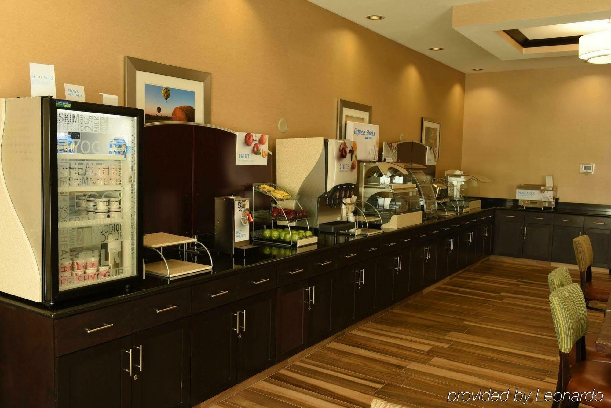 Holiday Inn Express & Suites Fort Dodge By Ihg Exterior photo